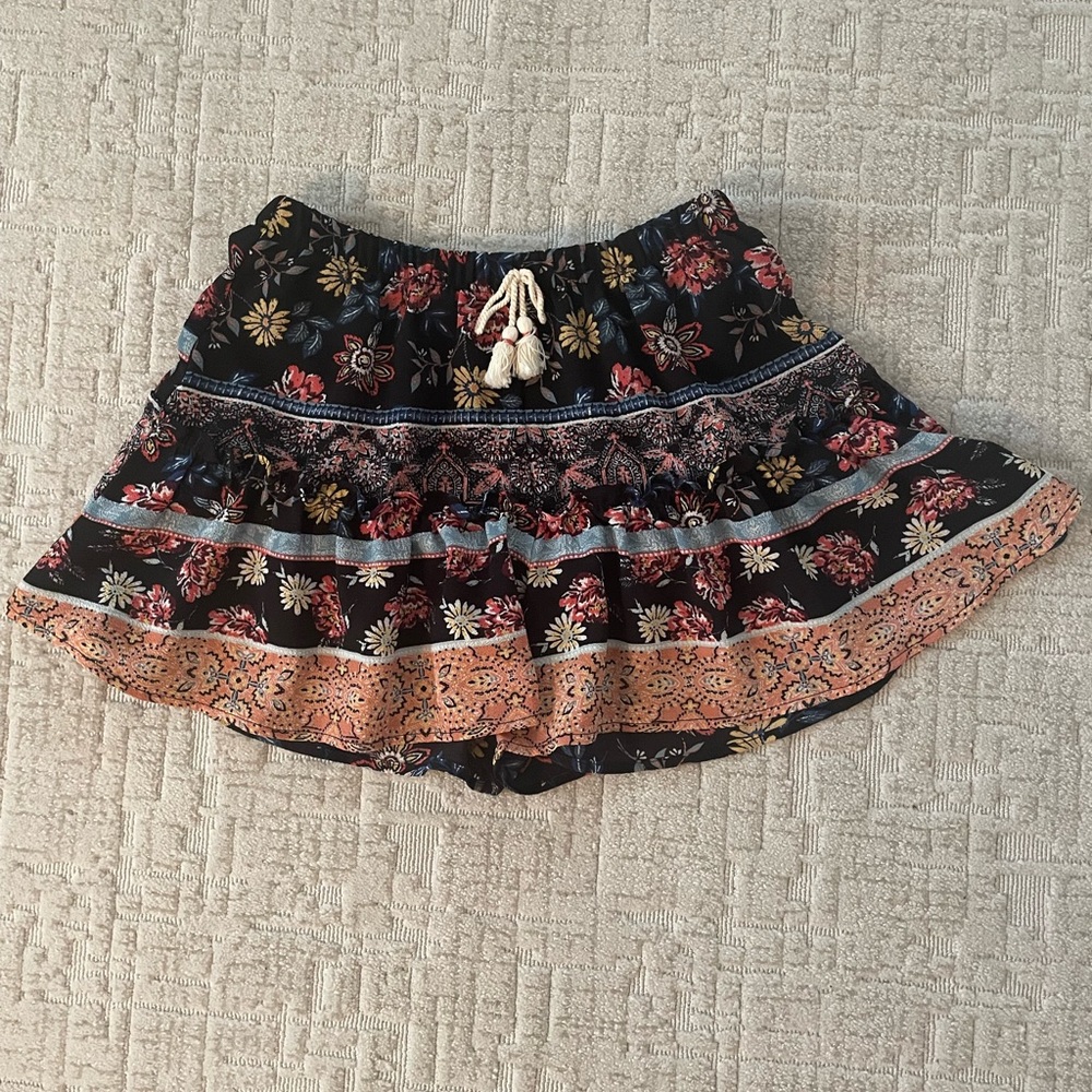 Black boho flower print ruffle skort